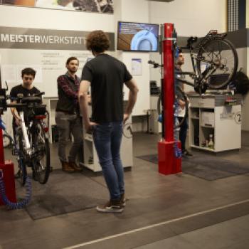 Service für E-Bikes auf neuem NiveauZEG Qualitätswerkstatt - Hightech und Soft Skil - (c) ZEG